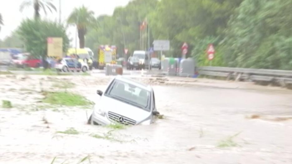 ¿Cómo actuar en caso de quedar atrapado en un vehículo durante una riada?
