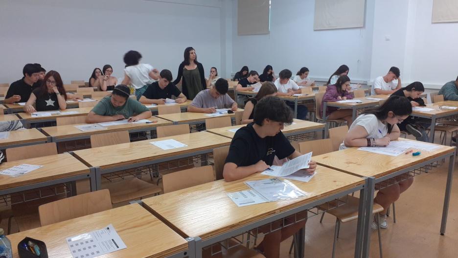 Alumnos en el examen extraordinario de la EvAU.