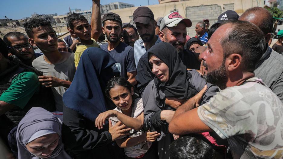 Al Mawasi (-), 13/07/2024.- A Palestinian family mourns after their relative was killed following an Israeli air strike in the Al-Mawasi area of Khan Yunis, southern Gaza Strip, 13 July 2024. At least 71 Palestinians have been killed and 289 others injured after an Israeli military strike hit near tents of displaced people in the Al-Mawasi area of Khan Yunis, according to the Palestinian Ministry of Health. The Israeli military stated on 13 July, it targeted senior Hamas leaders in the area of Khan Yunis. More than 38,000 Palestinians and over 1,455 Israelis have been killed, according to the Palestinian Health Ministry and the IDF, since Hamas militants launched an attack against Israel from the Gaza Strip on 07 October 2023, and the Israeli operations in Gaza and the West Bank which followed it. EFE/EPA/MOHAMMED SABER