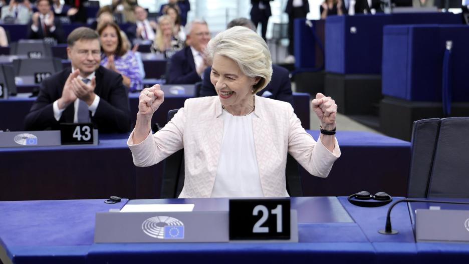 Strasbourg (France), 18/07/2024.- Ursula von der Leyen reacts after being re-elected as European Commission President during a plenary session of the European Parliament in Strasbourg, France, 18 July 2024. MEPs re-elected Von der Leyen as European Commission President for the next five years. (Francia, Estrasburgo) EFE/EPA/RONALD WITTEK