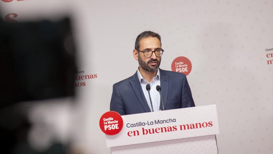 El PSOE propone que los grupos de las Cortes soliciten expresamente ayudas y sueldos