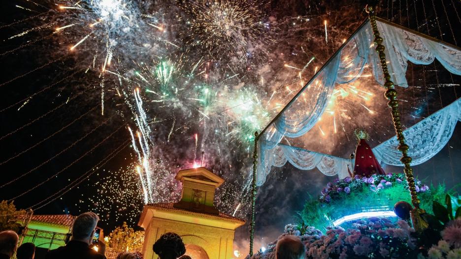 Fuegos artificiales durante la apertura de la puerta de Hierros de la Feria de Albacete, a 7 de septiembre de 2023, en Albacete, Castilla-La Mancha (España).