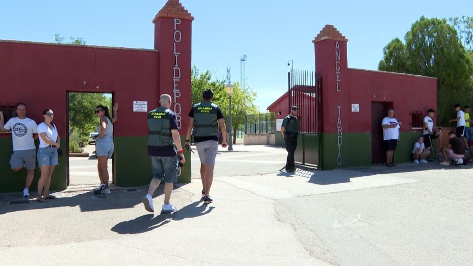 Efectivos de la Guardia Civil en el Campo de Fútbol de Mocejón, donde un niño de 11 años ha sido asesinado.
EUROPA PRESS
18/8/2024