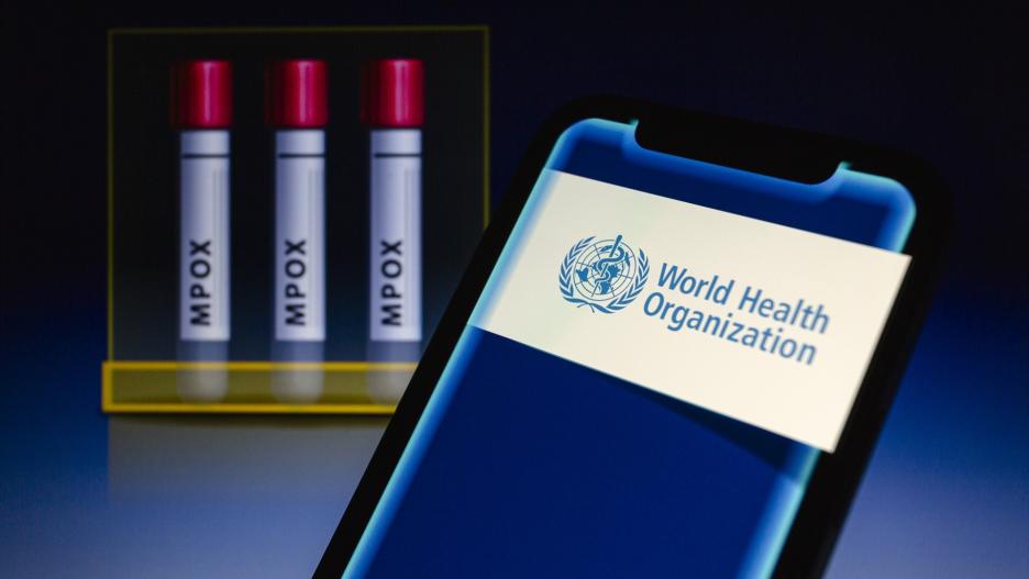 14 August 2024, Paraguay, Asunción: World Health Organization (WHO) logo is displayed on a smartphone in front of visual representation of test tubes labeled 'mpox'. WHO on 14 August 'has determined that the upsurge of mpox in the Democratic Republic of the Congo (DRC) and a growing number of countries in Africa constitutes a public health emergency of international concern (PHEIC) under the International Health Regulations (2005) (IHR).' Photo: Andre M. Chang/ZUMA Press Wire/dpa
Andre M. Chang/ZUMA Press Wire/d / DPA
14/8/2024 ONLY FOR USE IN SPAIN