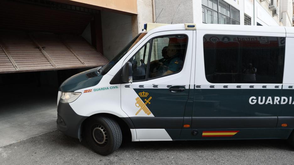 TOLEDO, 22/08/2024.- El presunto autor de la muerte de Mateo, el niño de 11 años apuñalado mortalmente mientras se encontraba jugando al fútbol con sus amigos en el polideportivo de Mocejón (Toledo), pasa este jueves a disposición judicial, un día después del entierro del menor. EFE/ Ismael Herrero