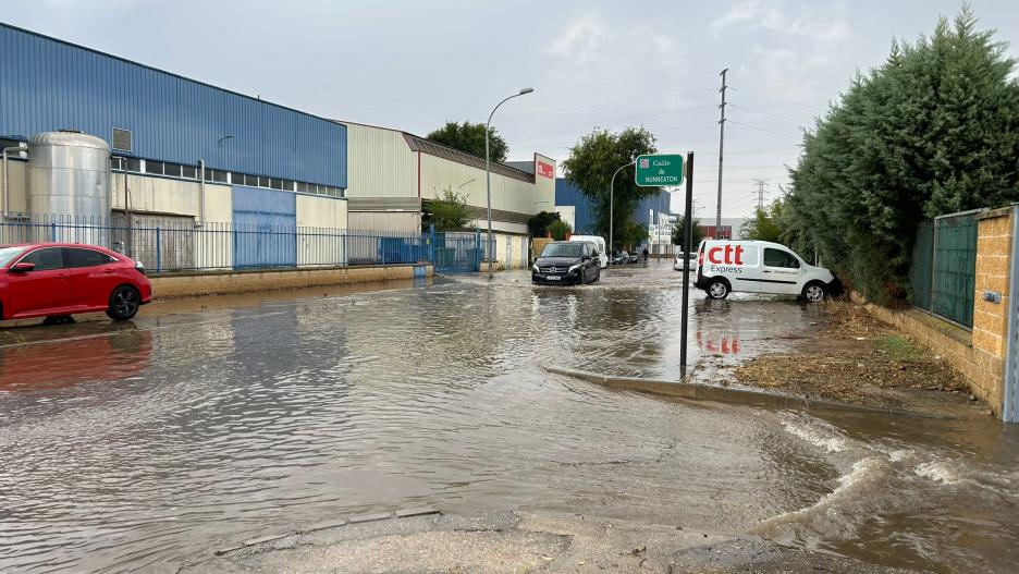 Calle inundada en el polígono industrial del Henares, entre Marchamalo y Cabanillas del Campo (Guadalajara), 19/09/2024