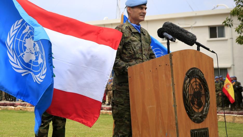 (Foto de ARCHIVO)
BEIRUT, May 30, 2023  -- UN Interim Force in Lebanon (UNIFIL) commander Aroldo Lazaro Saenz gives a speech during a ceremony to mark the International Day of UN Peacekeepers in Naqoura, southern Lebanon, on May 29, 2023. The chief of the UN Interim Force in Lebanon (UNIFIL) emphasized on Monday the importance of the political and security role of the UNIFIL in southern Lebanon to mark the International Day of UN Peacekeepers.
TO GO WITH "UN peacekeeping plays key political, security role in S. Lebanon: UN mission chief"

Europa Press/Contacto/Ali Hashisho
29/5/2023