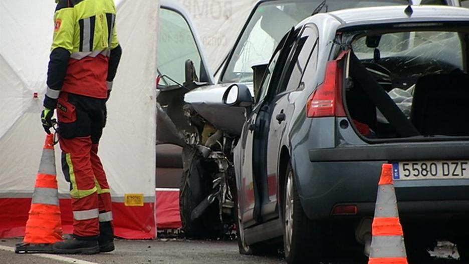 Accidente en Cazalegas (Toledo). Una mujer ha fallecido y dos hombres han resultado heridos