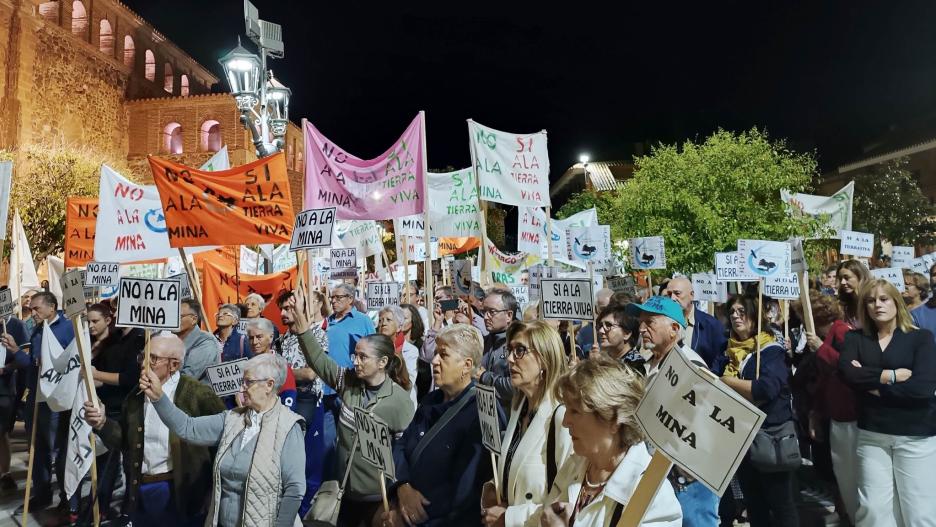 Más de mil personas claman en Torrenueva contra la minería de tierras raras en Ciudad Real