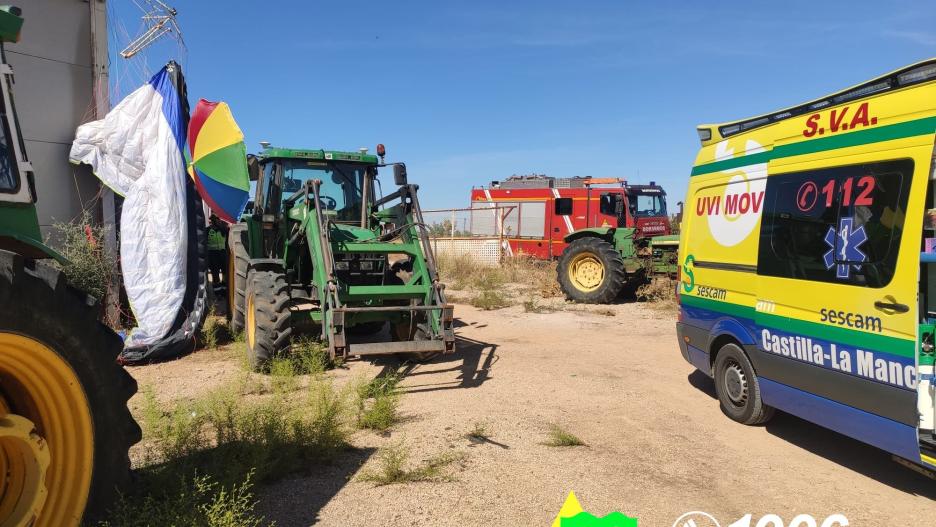 Herido un parapentista al estrellarse contra un tractor en Tomelloso (Ciudad Real).