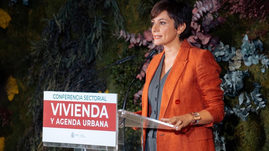 La ministra de Vivienda, Isabel Rodríguez, durante una rueda de prensa, antes de la Conferencia Sectorial de Vivienda con los responsables autonómicos, en la sede del Ministerio, a 3 de octubre de 2024, en Madrid (España). Durante la conferencia sectorial, continúan los trabajos del próximo Plan Estatal de Vivienda y la siguiente convocatoria del Bono Alquiler Joven.

Gabriel Luengas / Europa Press
03 OCTUBRE 2024;VIVIENDA;ALQUILER;AUTONOMICOS
03/10/2024