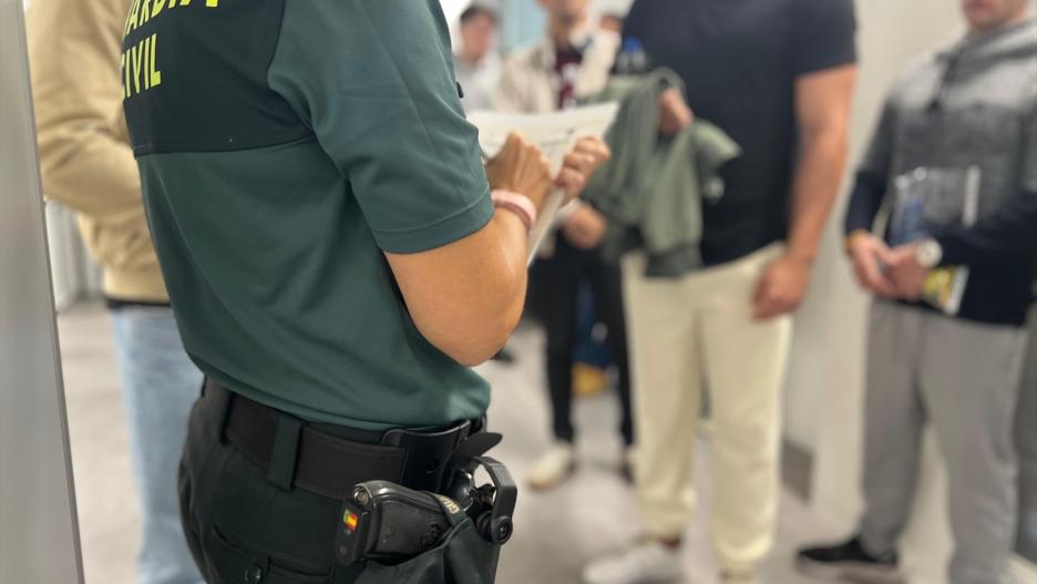 Los aspirantes a Guardia Civil se examinan este domingo tras la suspensión de la prueba el 29 septiembre