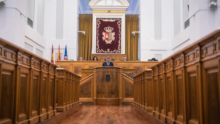 El presidente de la Junta de Comunidades de Castilla-La Mancha, Emiliano García-Page, durante el Debate sobre el Estado de la Región, en las Cortes de Castilla-La Mancha, a 15 de octubre de 2024, en Toledo, Castilla-La Mancha (España). Page inaugura el primer debate de la legislatura, dónde aborda la política general llevada a cabo por el Gobierno regional. Durante la primera intervención, Page establece un diagnóstico del momento en el que está la región y avanza los principales retos y proyectos a corto, medio y largo plazo.

Juan Moreno / Europa Press
15 OCTUBRE 2024;PAGE;DEBATE;TOLEDO;DISCURSO
15/10/2024