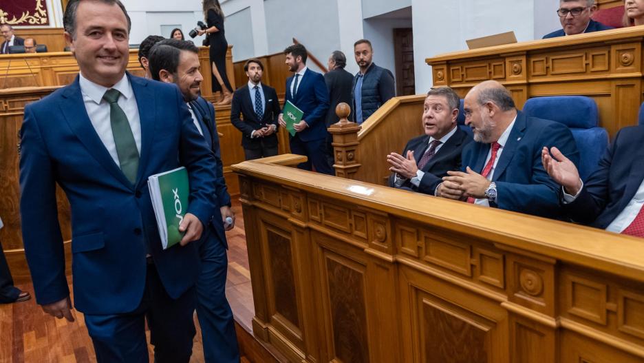 David Morena a su llegada al primer Debate sobre el Estado de la Región de la Legislatura en el que, además de hacer balance del primer año de gobierno, expone la hoja de ruta del Gobierno autonómico para los próximos meses. EFE/Ángeles Visdómine