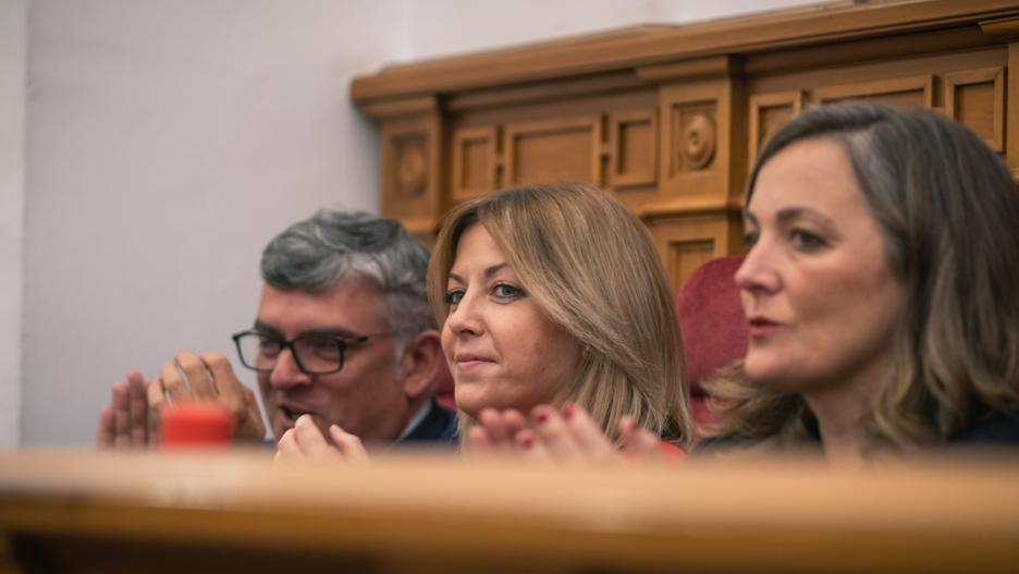 La diputada del PSOE en Castilla La-Mancha, Ana Isabel Abengózar(2i), durante el Debate sobre el Estado de la Región, en las Cortes de Castilla-La Mancha, a 15 de octubre de 2024, en Toledo, Castilla-La Mancha (España). Page inaugura el primer debate de la legislatura, dónde aborda la política general llevada a cabo por el Gobierno regional. Durante la primera intervención, Page establece un diagnóstico del momento en el que está la región y avanza los principales retos y proyectos a corto, medio y largo plazo.

Juan Moreno / Europa Press
15 OCTUBRE 2024;PAGE;DEBATE;TOLEDO;DISCURSO
15/10/2024