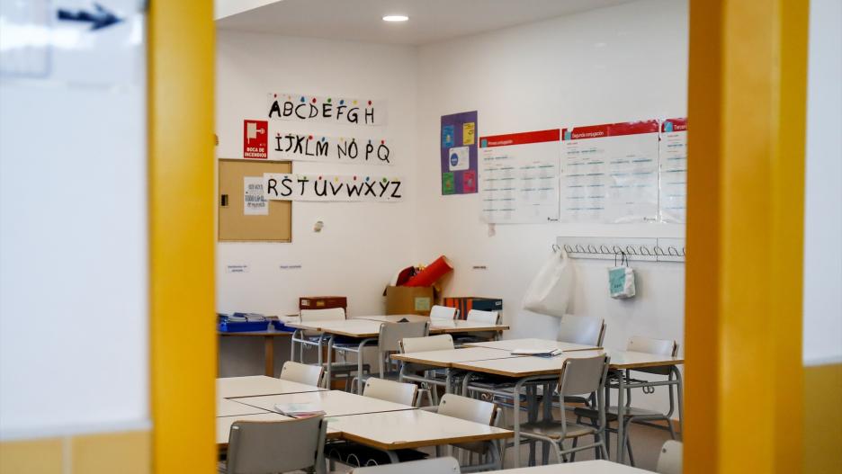 (Foto de ARCHIVO)
Sillas y mesas de un aula en el interior de un colegio

Óscar J.Barroso / Europa Press
20 MAYO 2020 EDUCACIÓN;COLEGIO;INFANCIA;DESESCALADA;CORONAVIRUS;PANDEMIA;ENFERMEDAD;ENSEÑANZA;NIÑOS;COLEGIO;COLE
20/5/2020