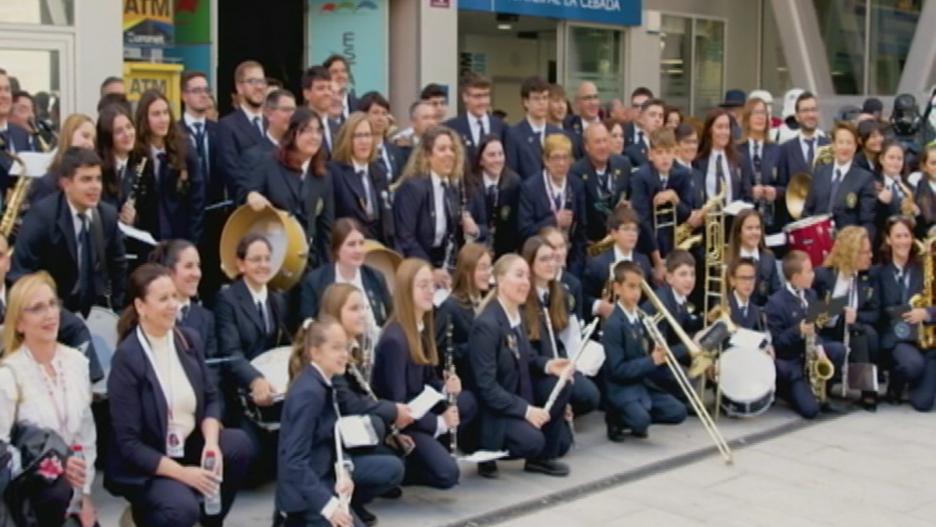 La banda musical de Alatoz (Albacete) desfila junto a la Legión 501 en el desfile de la Guerra de las Galaxias de Madrid