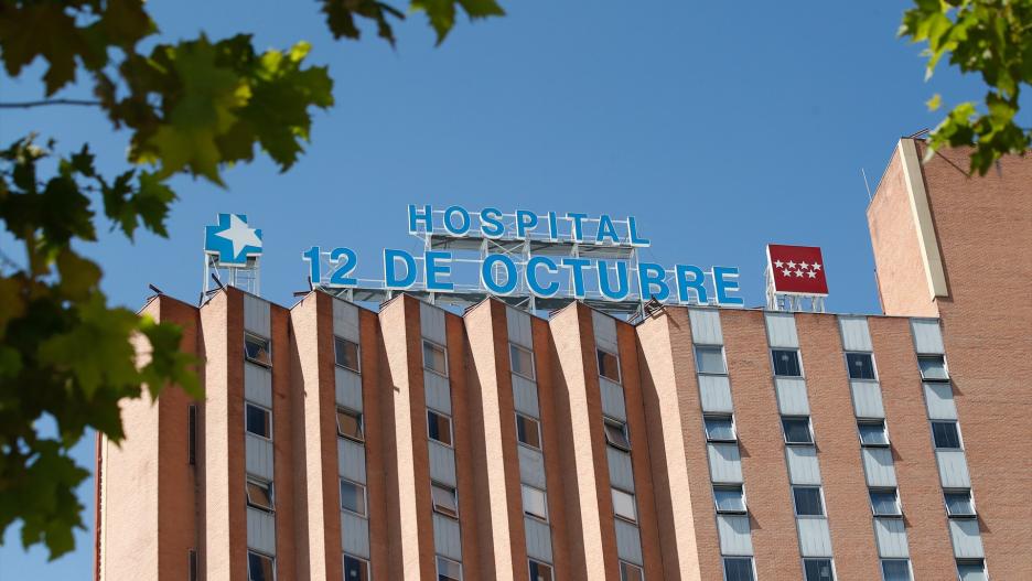 (Foto de ARCHIVO)
Fachada del Hospital 12 de Octubre donde durante la mañana de hoy decenas de celadores se han concentrado tras ser excluidos de la catalogación de personal de riesgo. En Madrid, (España), a 13 de agosto de 2020.

Óscar J.Barroso / Europa Press
13 AGOSTO 2020;CELADORES;12 DE OCTUBRE;HOSPITAL;COVID19
13/8/2020