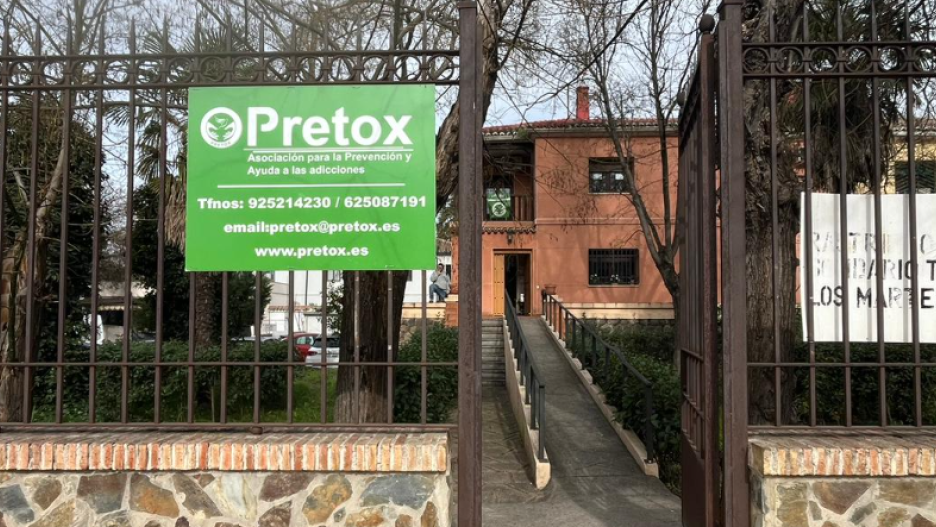 Fachada de entrada a la asociación Pretox de Toledo