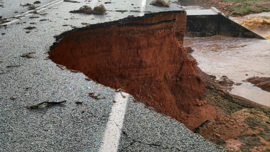 Carretera que une Utiel con Landete.