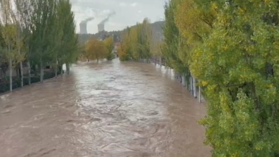 La crecida del río Tajo a su paso por Trillo (Guadalajara).