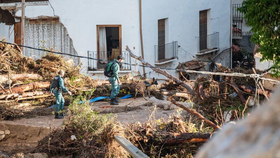 180 efectivos se encuentran trabajando en la zona.