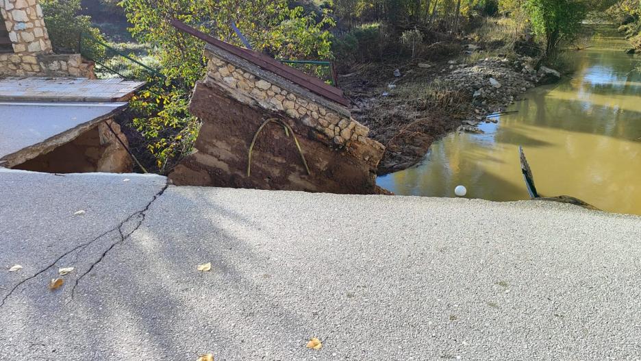 Imagen de los destrozos que ha causado la crecida del agua por Landete (Cuenca)