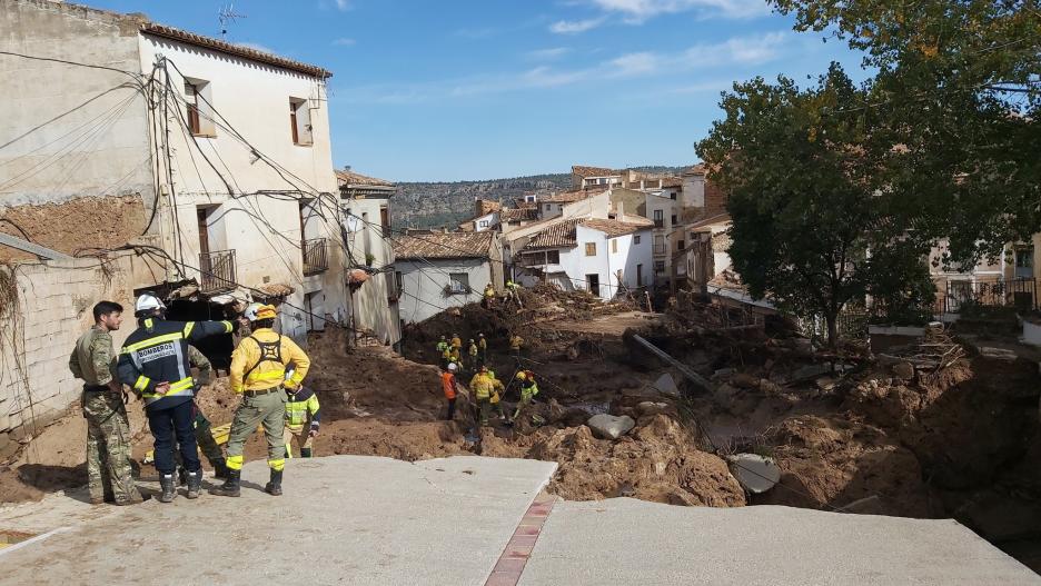 Equipos de rescate en Letur.

REMITIDA / HANDOUT por DELEGACIÓN DEL GOBIERNO
Fotografía remitida a medios de comunicación exclusivamente para ilustrar la noticia a la que hace referencia la imagen, y citando la procedencia de la imagen en la firma
03/11/2024