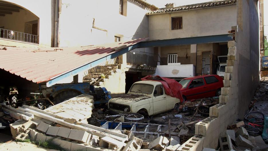 MIRA (CUENCA), 31/10/2024.- Destrozos causados por la dana en Mira (Cuenca) Una de las os localidades de Castilla-La Mancha más afectadas por el temporal y en la que se ha registrado víctima, ya que falleció una mujer. EFE/ Álvaro del Olmo