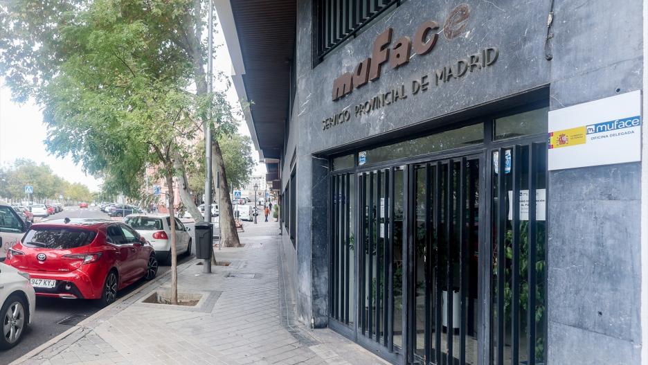 (Foto de ARCHIVO)
Fachada de un edificio de Muface, en Avenida de Pablo Iglesias, a 11 de octubre de 2024, en Madrid (España). El Consejo de Ministros ha aprobado la licitación del concierto de Muface para los años 2025-2026 con una subida en la prima del 17,12%, por encima del 14% que habían ofrecido en un primer momento a las aseguradoras. La cuantía total asciende a 1.337 millones en 2025 y 1.337 millones en 2026.

Ricardo Rubio / Europa Press
11 OCTUBRE 2024;GOBIERNO;LICITACIÓN;CONCIERTO;MUFACE;MADRID
11/10/2024