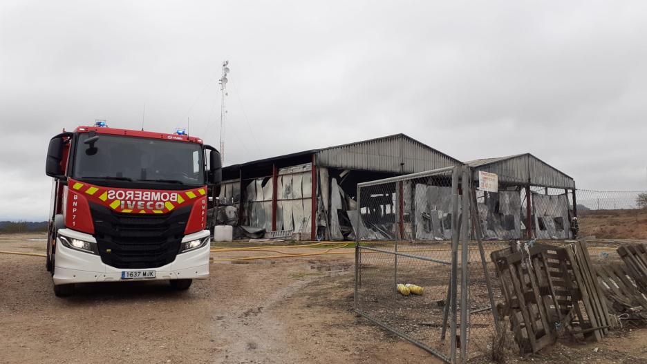 El incendio de la nave se ha originado en una caldera