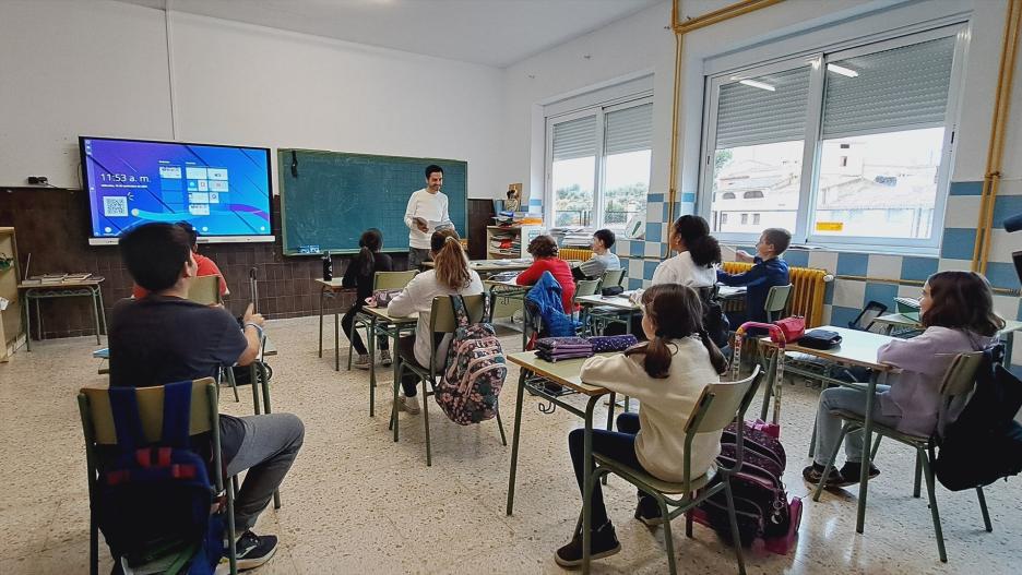 Los niños y niñas de Letur en su regreso al colegio Nuestra Señora de la Asunción.

REMITIDA / HANDOUT por JCCM
Fotografía remitida a medios de comunicación exclusivamente para ilustrar la noticia a la que hace referencia la imagen, y citando la procedencia de la imagen en la firma
13/11/2024