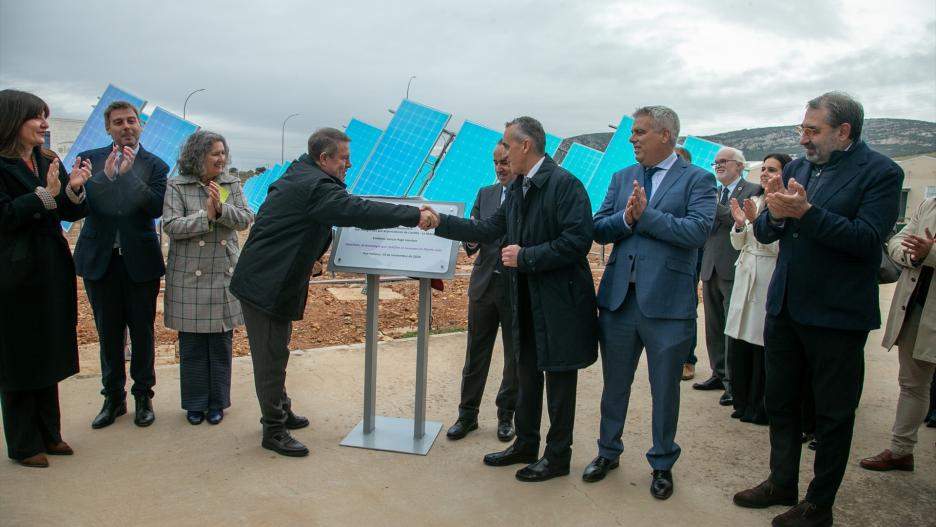 El presidente de Castilla-La Mancha, Emiliano García-Page, en la inauguración de la primera planta piloto Bluesolar 1 en Puertollano.

REMITIDA / HANDOUT por A.PEREZ HERRERA
Fotografía remitida a medios de comunicación exclusivamente para ilustrar la noticia a la que hace referencia la imagen, y citando la procedencia de la imagen en la firma
13/11/2024