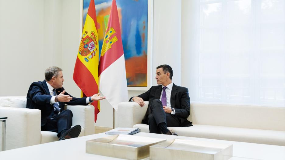 El presidente del Gobierno, Pedro Sánchez, con el presidente de Castilla-La Mancha, Emiliano García-Page, el pasado 4 de octubre.