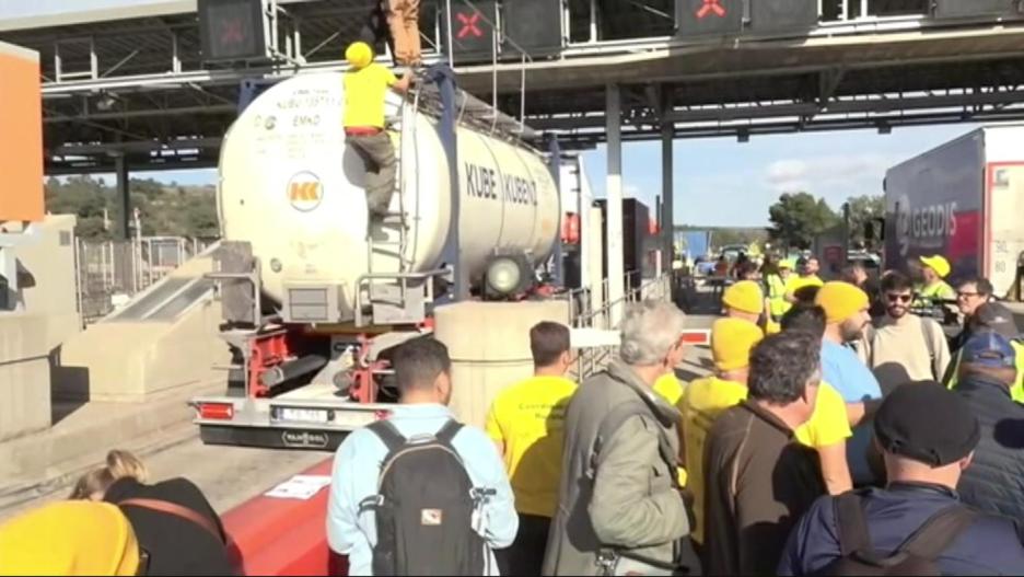 Imagen de los bloqueos a camioneros en la frontera francesa