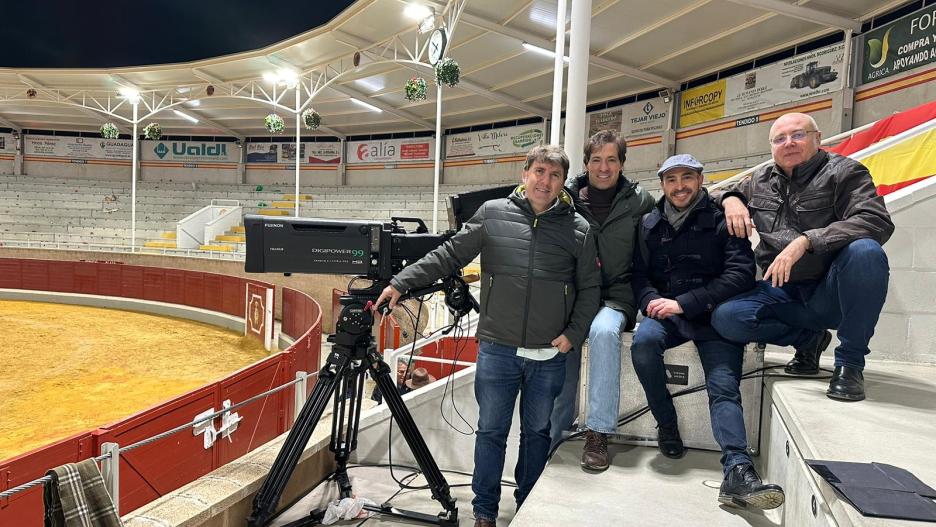 El equipo de las retransmisiones taurinas de CMM con José Miguel Martín de Blas a la cabeza.