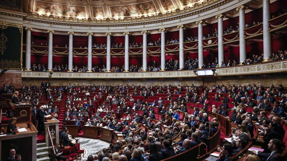 Paris (France), 04/12/2024.- General view of the National Assembly during a no-confidence vote against French prime minister and his government, in Paris, France, 04 December 2024. The no-confidence vote comes after the French prime minister activated Article 49.3 of the Constitution to pass his social security budget bill without a vote, as a majority of members of Parliament rejected his project on 02 December 2024. (Francia) EFE/EPA/YOAN VALAT