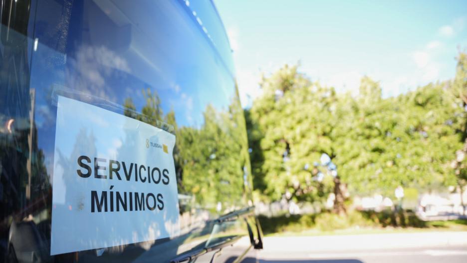 (Foto de ARCHIVO)
Servicios mínimos por la huelga en transporte de autobuses. A 28 de octubre de 2024, en Málaga (Andalucía, España). Cerca de 30.000 trabajadores del sector de autobuses y grúas inician la primera jornada de huelga para pedir la jubilación anticipada por la peligrosidad.

Joaquin Corchero / Europa Press
28/10/2024