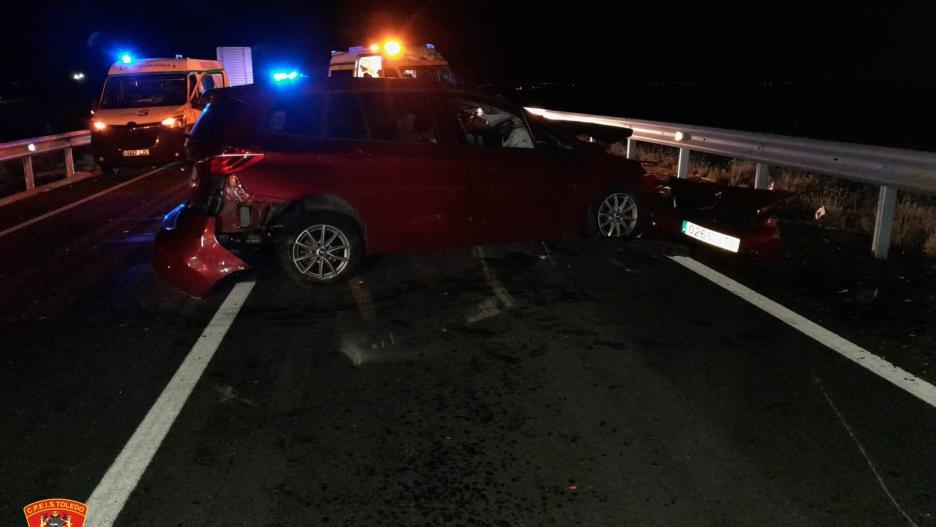 Tres personas han resultado heridas en un accidente en Burguillos.