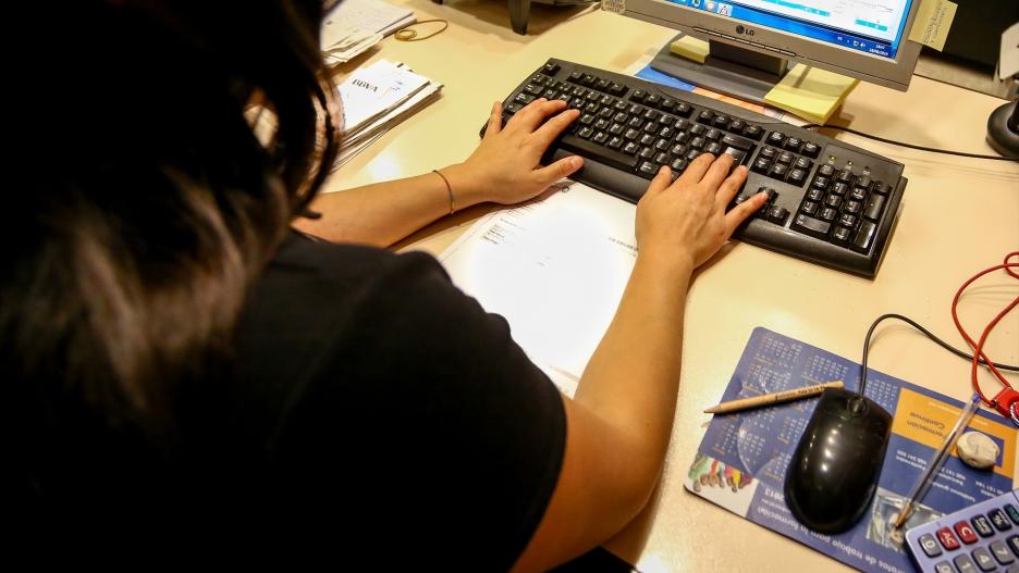 (Foto de ARCHIVO)La oficina de defensor del docente de Anpe en Ciudad Real denuncia el caso de una docente que sufrió la manipulación de una foto con IA