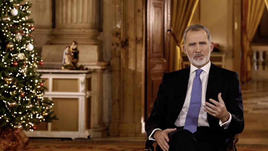 MADRID, 24/12/2024.- Felipe VI en su tradicional mensaje de Navidad, grabado en el Salón de Columnas del Palacio Real. EFE/ Ballesteros   POOL