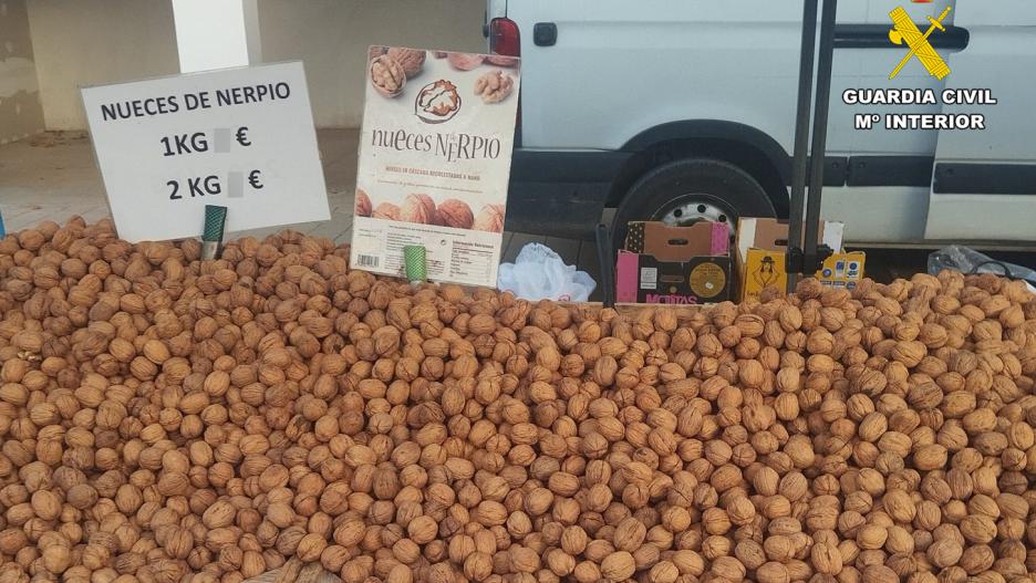 Investigan a un vecino de Albacete por vender nueces con etiquetado de la DOP 'Nueces de Nerpio' sin permiso