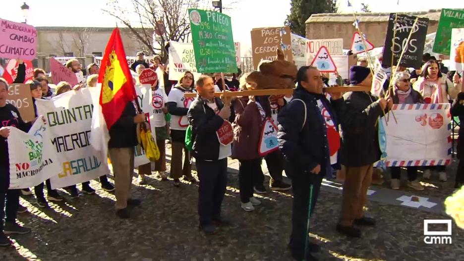 Protesta frente al Palacio de Fuensalida en Toledo.