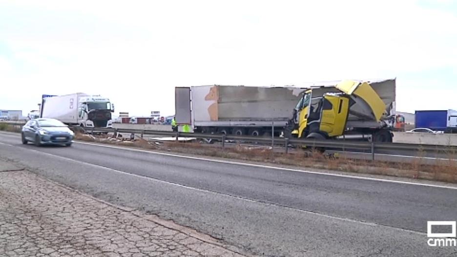 Dos camiones han colisionado en la A-4, en Santa Cruz de Mudela