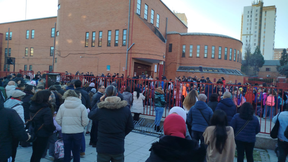 Concentración en el colegio Rosa Parks de Toledo