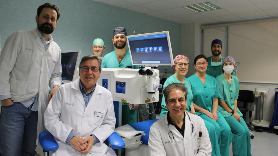 El Hospital Universitario Mancha Centro supera las 2.500 operaciones de cataratas utilizando un robot de última generación