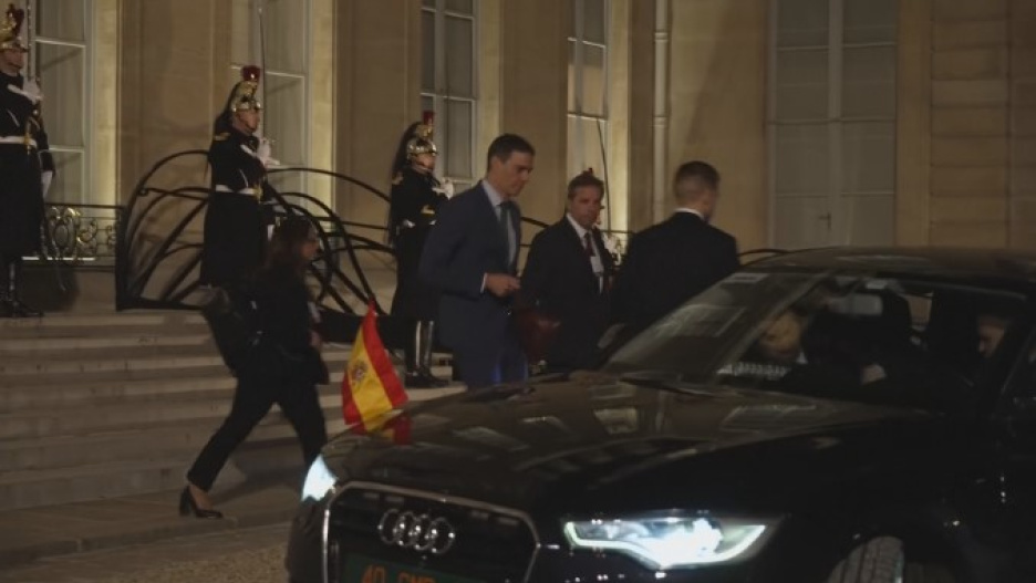 El presidente del Gobierno, Pedro Sánchez, abandona París tras la reunión con líderes europeos