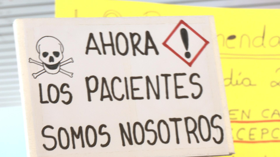 Nueva concentración de los trabajadores en el Hospital de Toledo por los problemas detectados en el laboratorio del centro y tras confirmarse la existencia de gases nocivos para la salud