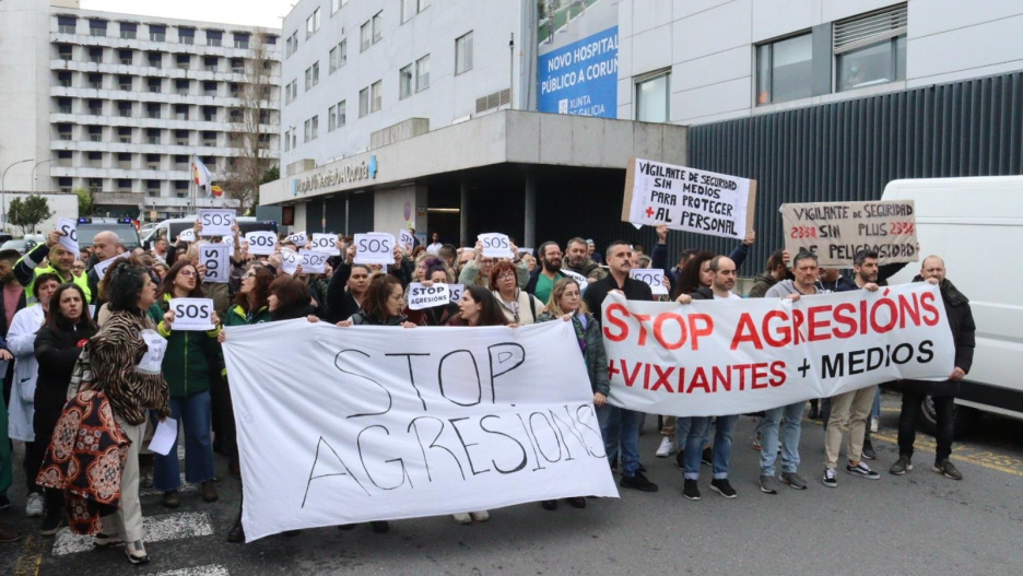 Protesta de profesionales sanitarios ante el Hospital de A Coruña

REMITIDA / HANDOUT por CIG
Fotografía remitida a medios de comunicación exclusivamente para ilustrar la noticia a la que hace referencia la imagen, y citando la procedencia de la imagen en la firma
13/2/2025