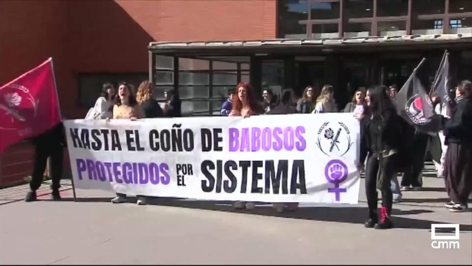 Manifestación este miércoles en el campus de Cuenca.